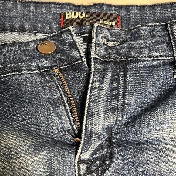 BDG SHORTIE BLUE JEAN DISTRESSED SHORTS SIZE 31 - Picture 7 of 7